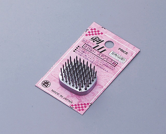 Mame Needle-point Holder (Square) 3.1cmx2.7cm#豆剣山（豆角）3.1X2.7cm